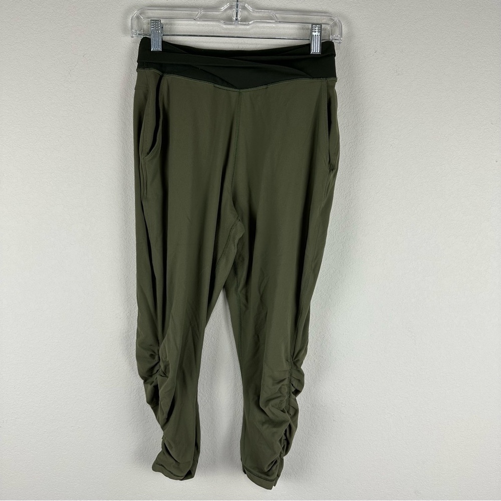 Lululemon Fatigue Gator Green Snakeprint Sunset Salutation Crop Leggings Size 6